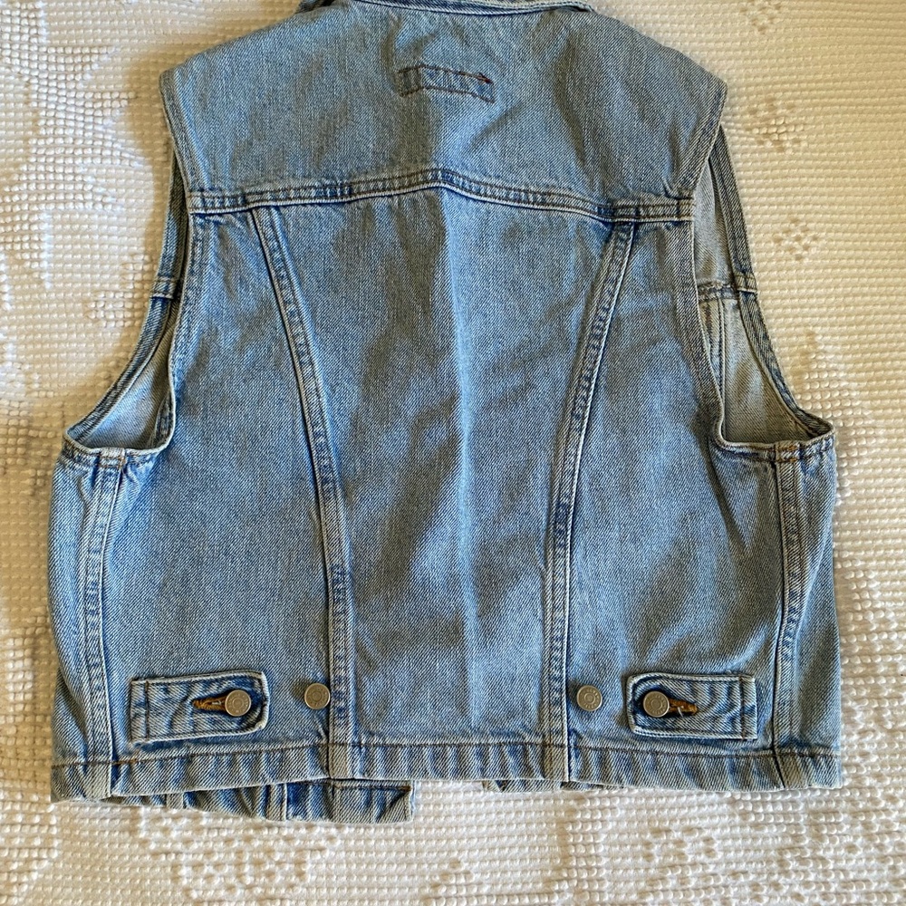 Sleeveless denim jacket - Picture 3 of 7